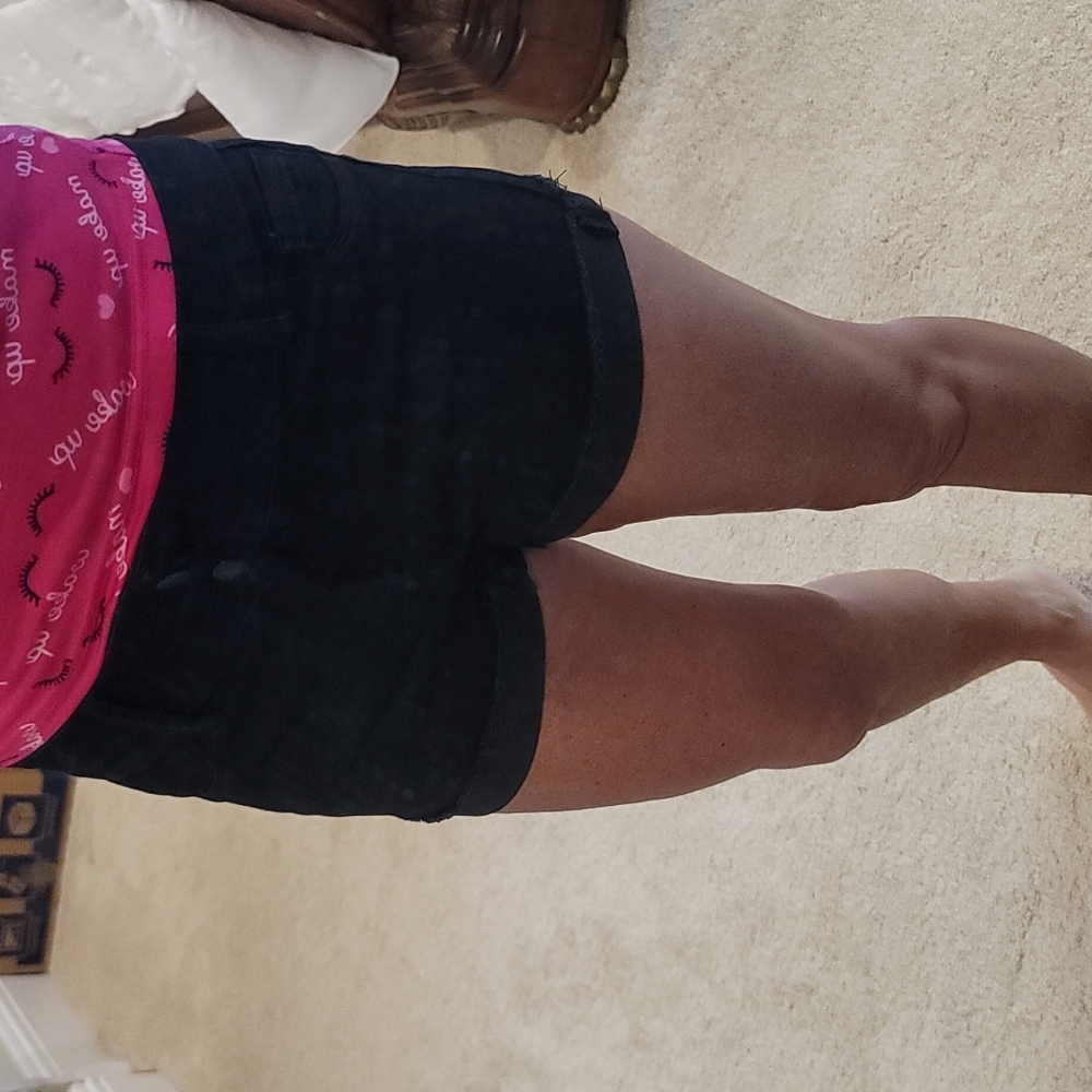 LIKE NEW! Adorable black stretchy shorts